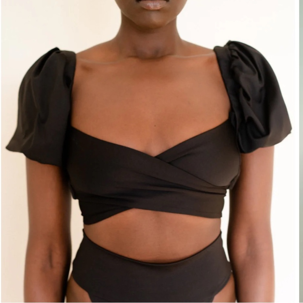 Puff shoulder top
